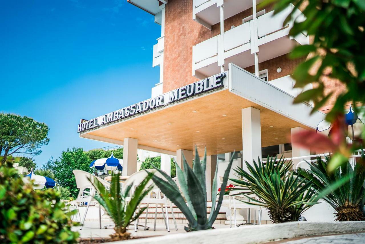 Hotel Ambassador Meuble Lignano Sabbiadoro Exterior photo